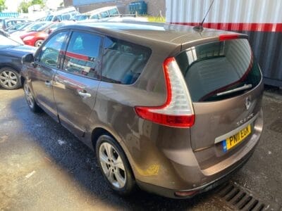 Renault Scenic – Price £1995