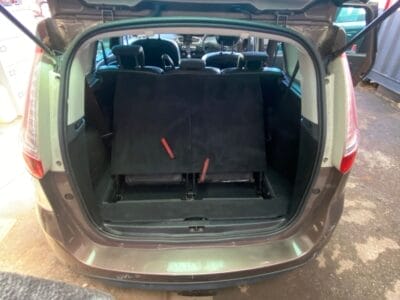 Renault Scenic – Price £1995