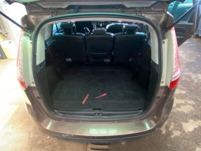 Renault Scenic – Price £1995
