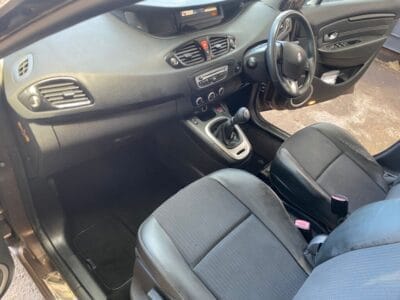 Renault Scenic – Price £1995