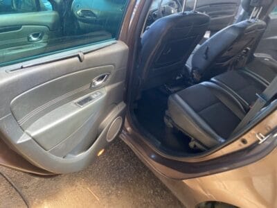 Renault Scenic – Price £1995