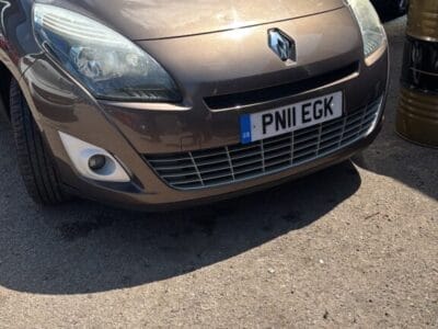 Renault Scenic – Price £1995