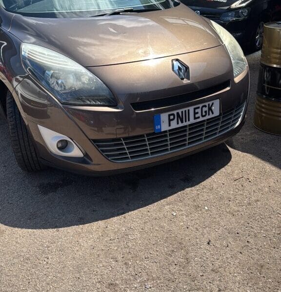 Renault Scenic – Price £1995