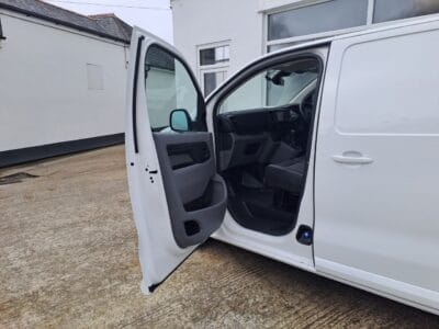 2020 70 VAUXHALL VIVARO 1.5 Turbo D 2900 Sportive Panel Van 5dr Diesel Manual L2 H1 Euro 6 (s/s) (100 ps)